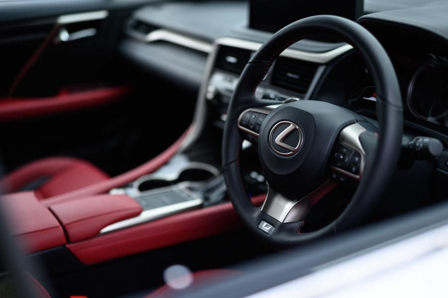 Интерьер Lexus RX450h 2019 года  (JP) (фото 25 из 26)